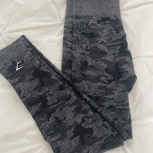 Gymshark women Leggings - Black and Gray Camo